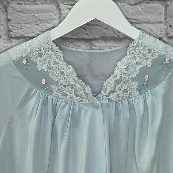 Vintage Shadowline Baby Blue Nylon Robe Lace Floral Trim Size S 37" long Button - Picture 3 of 6